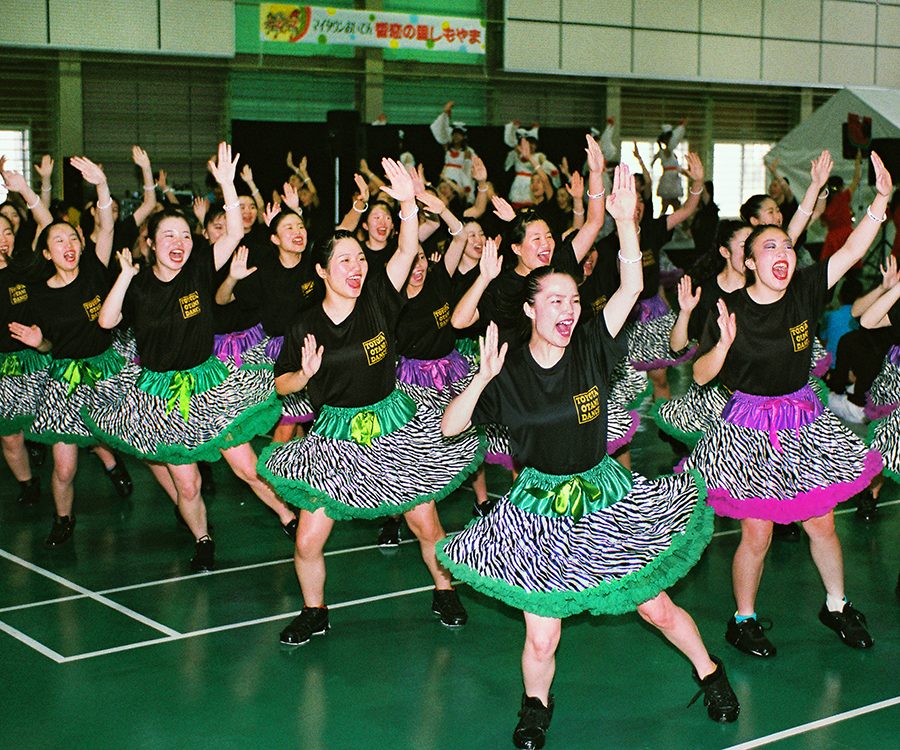 熱気のおいでん踊り